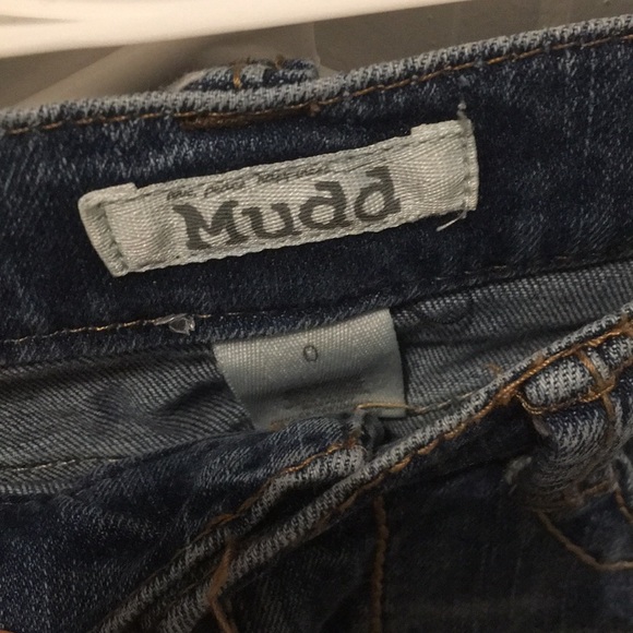 Distressed jeans - Picture 2 of 3